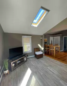 Cozy house blocks to downtown, minutes to beaches! - Image 2