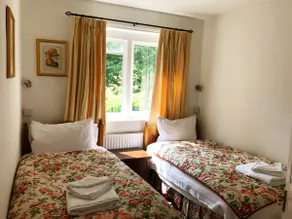 Large Cotswold farmhouse with panoramic views - Image 5
