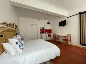 Large bright studio in the center of Grasse - Image 3