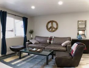 Modern Oceanview 2-Bed Apartment Home - Image 4