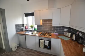 Maytree 2 Bed Apartment - STAYSEEKERS - Image 5