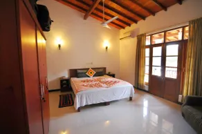 Park Lane Apartments - Image 2