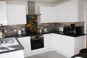 City Centre Town House with Riverside Views and Free Parking 1BAK - Image 5