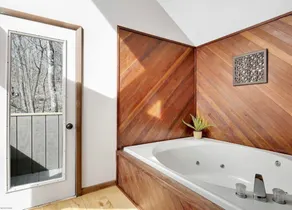 Nice Cabin with Jacuzzi, Fireplace & Creek nearby - Image 4