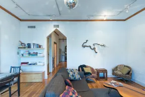 Delightful flat in the heart of Uptown/Oaklawn. - Image 3