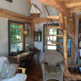 Hand built cabin overlooking a pond - Image 4