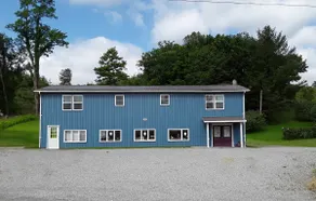 Blackberry Hill-Unit B. 1 Queen, 2 Twin Beds - Image 3