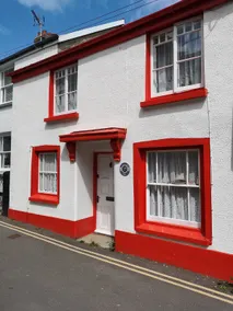 18th Century Cottage On Waterfront, Panoramic Sea Views, Courtyard Garden - Image 2