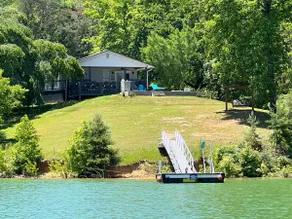 Spectacular lakefront Dockable w/ 2023 Addition - Image 4