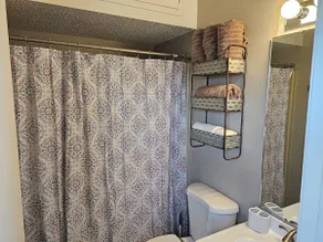 Cozy 2bd 2ba with King Bed in Bettendorf, IA - Image 5