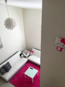 Family room in the middle floor of a 4-6 person building - Image 4