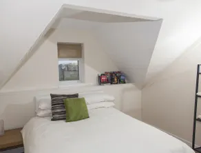 2 bedroom apartment with park view - Image 3