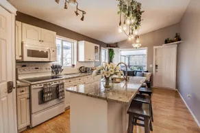 Farmhouse Theme and Smarthome in one! 8 bedrooms. - Image 2