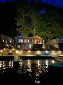Sylvan Lake Three bed, Parking and two piers - Image 2