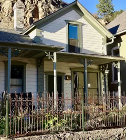 1896 Cottage with Mountain Views - Image 2