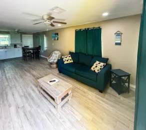 Remodeled 2BR Cottage+Kitchen+Free WiFi Parking - Image 4