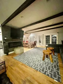Carolyn's Rustic Modern Chalet - Image 5