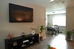 Cozy 3BR | 5 Beds | Crews, Families & Long Stays - Image 2