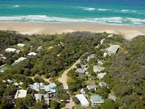 Fraser Island Holiday Home, Happy Valley, Qld. - Image 2