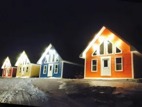 Bambury's Hillside Chalets - The Blue Chalet - Image 4