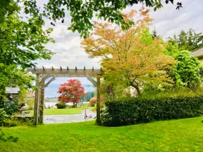 Lakefront Guesthouse, Large Garden W/ Private Dock - Image 2
