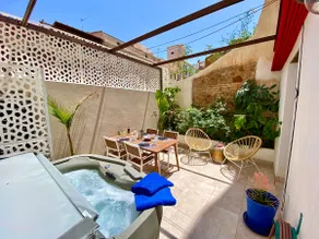 Bajo B. Family accommodation with patio and jacuzzi. - Image 2