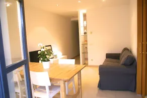 Amazing apt overlooking the river - Image 4