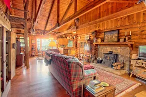 Mountaintop log cabin w/ hot tub near Lake Chatuge - Image 5