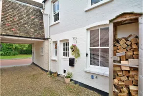 Cosy Courtyard Cottage sleeps 4 with Log Burner, close to Cambridge - Image 4