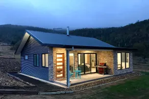 Lake Jindabyne Estate - Wombat Chalet - Image 2