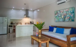Beachside Apartment with pool & full kitchen - Image 3