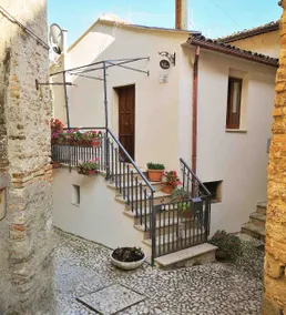 La Rocca, home in the heart of a medieval village - Image 3