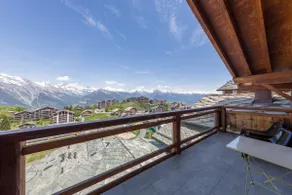 Grimpeur luxury duplex, Spa Access, in front of th - Image 3