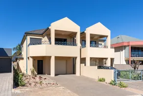 Ocean views and serenity in a relaxed beachside home! - Image 4
