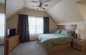 Mt. Tabor Private Apartment - Image 5