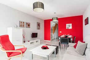Modern lägenhet med gemensam pool - Image 5