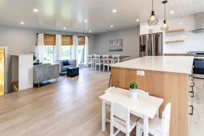 Spacious Newly Renovated Home- 5brd, 2 living room - Image 4