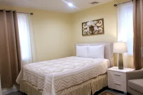 Spacious Comfortably 2 Bedrooms Apartment - Image 4