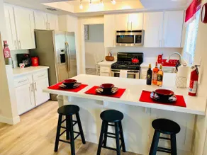 Stylish 4BR Home W/Pool - Image 5