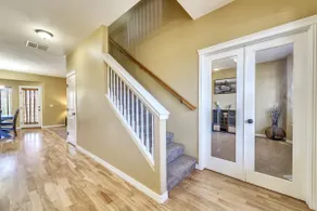 4 BDRM located next to EVERYTHING! - Image 4