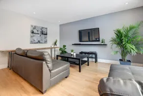 Beautiful Modern Three Bedroom with Parking! - Image 2