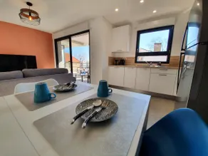 Bright new apartment with parking - Image 2