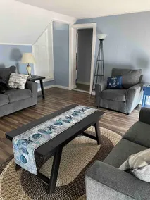 Lovely 3 bedroom, upper level with a deck. - Image 2