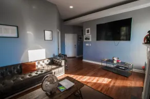 HUGE 1700 sqft 3bd West Loop Penthouse w/ Balcony - Image 3