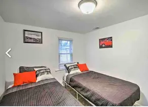 Detroit Cozy Cottage Dearborn Heights cute, cozy & 20 mins from Downtown Detroit - Image 3