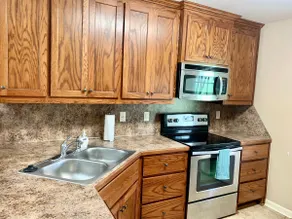 Unit C Stylish & Comfortable 2 bedroom/2 baths - Image 5