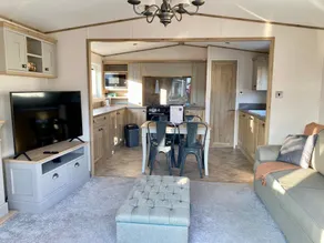 Burford, Hot Tub Lodge - Image 2