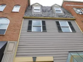 Amazing Location off Courthouse Square - Image 2