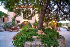 Mouri Villa - Image 2