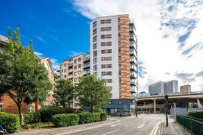 Stunning apartment, close to East Croydon station - Image 5